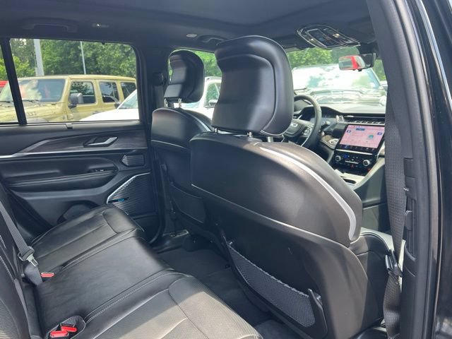 Used 2023 Jeep Grand Cherokee Overland w/ Luxury Tech Group IV AWD/4WD image 26