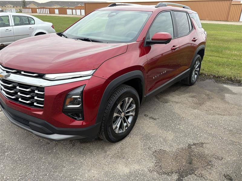 Used 2025 Chevrolet Equinox LT w/ Convenience Package II image 2