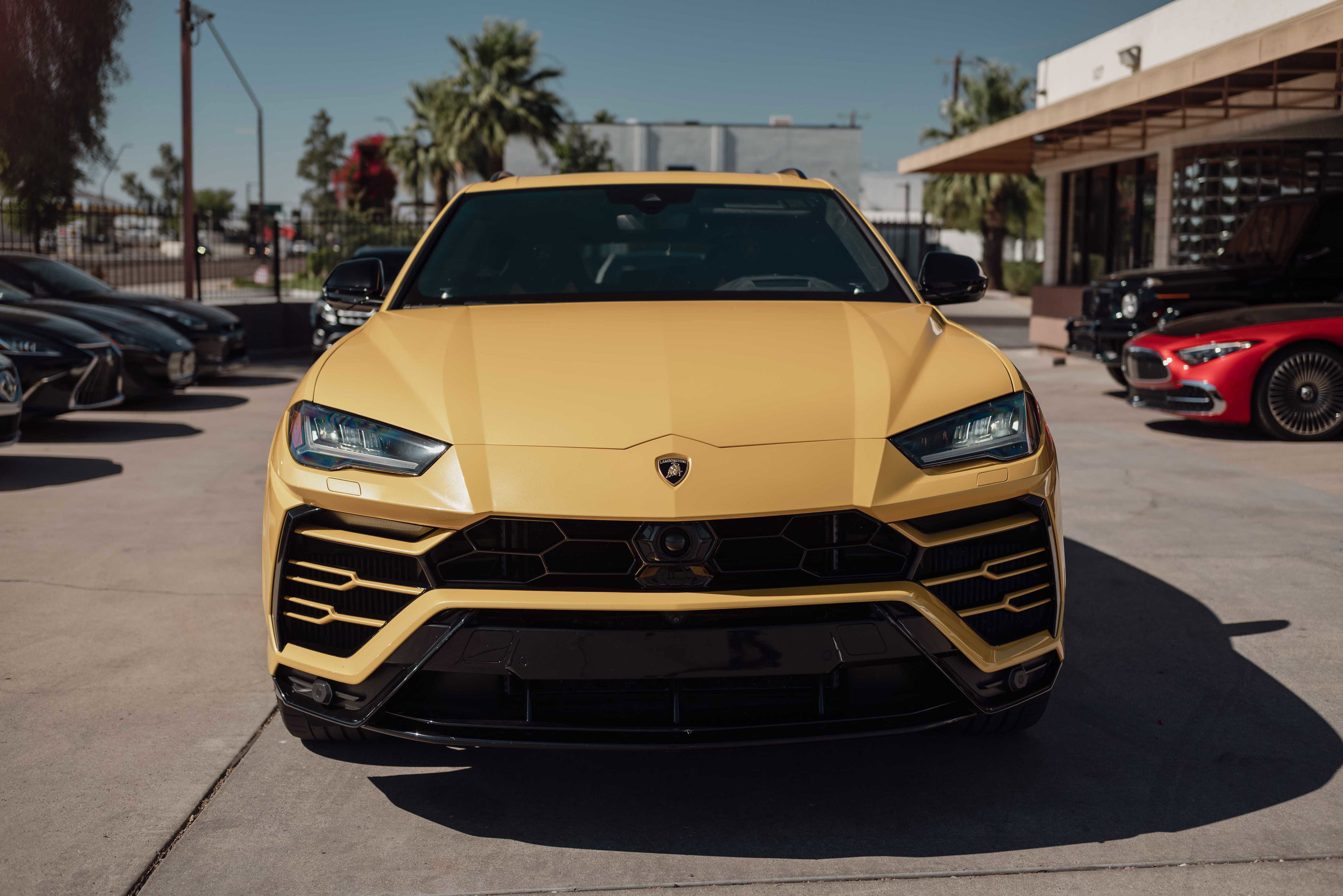 Used 2021 Lamborghini Urus AWD/4WD image 2