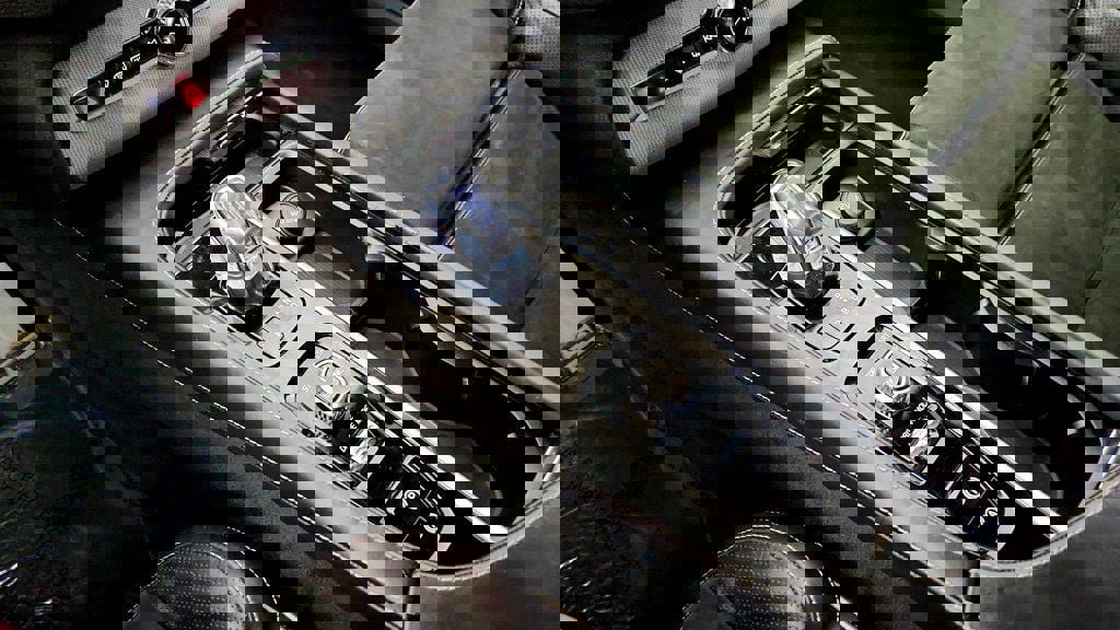 Used 2017 Volvo XC90 T8 R-Design w/ Vision Package image 17