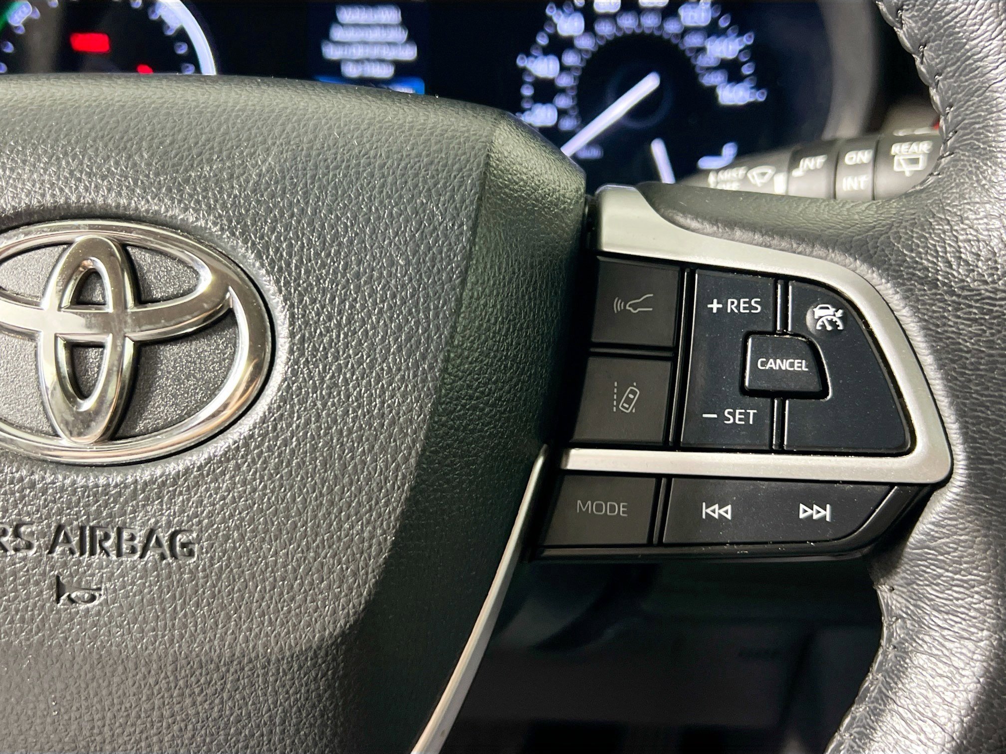 Used 2024 Toyota Sienna XLE FWD image 19