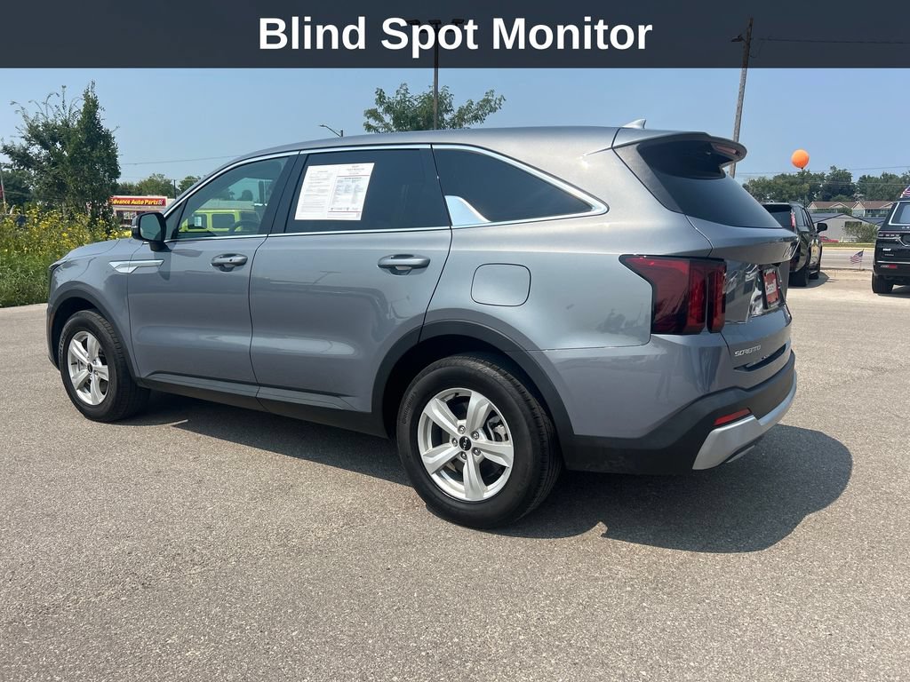 Used 2024 Kia Sorento LX FWD image 3