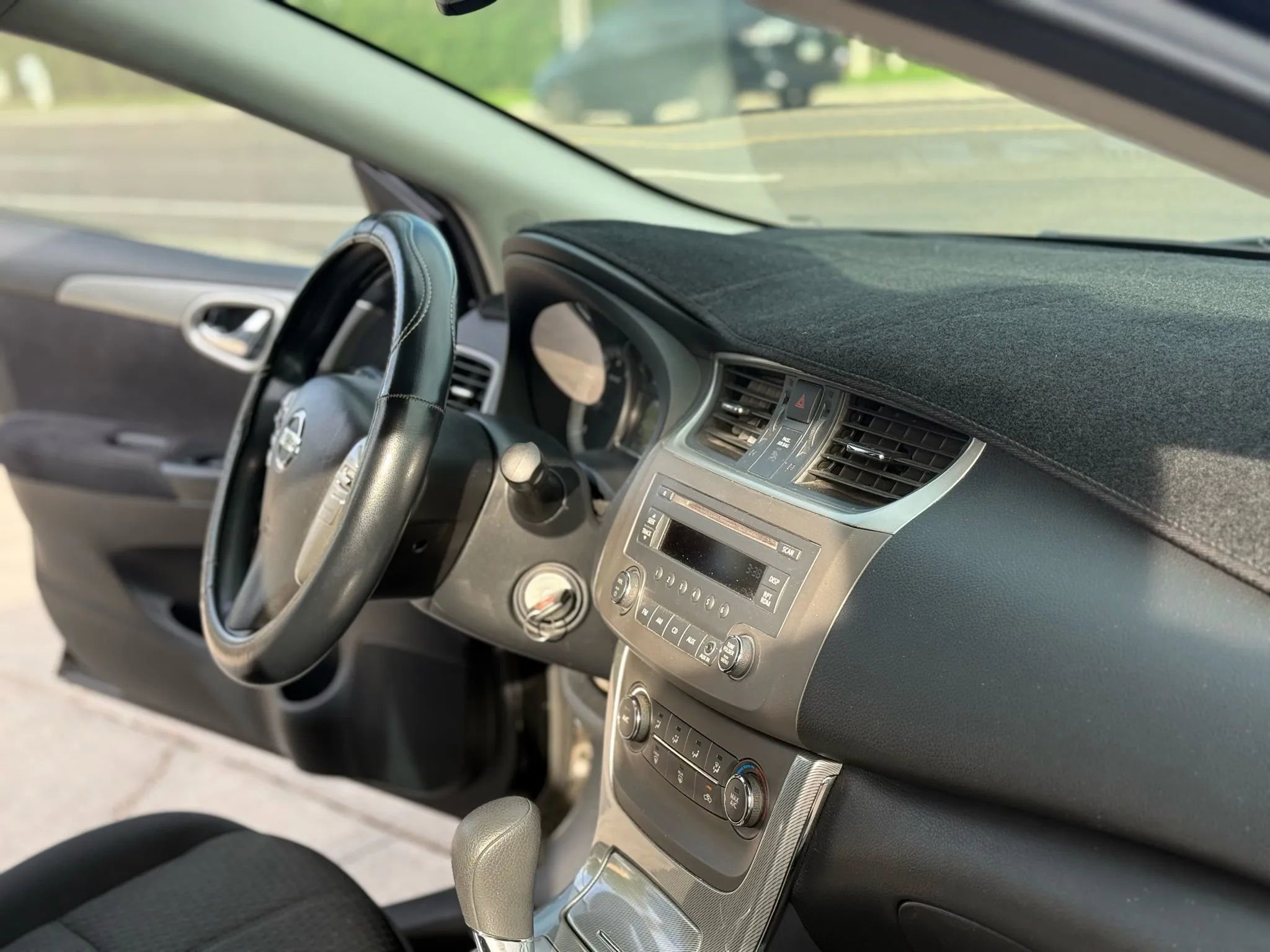 Used 2014 Nissan Sentra SR image 27