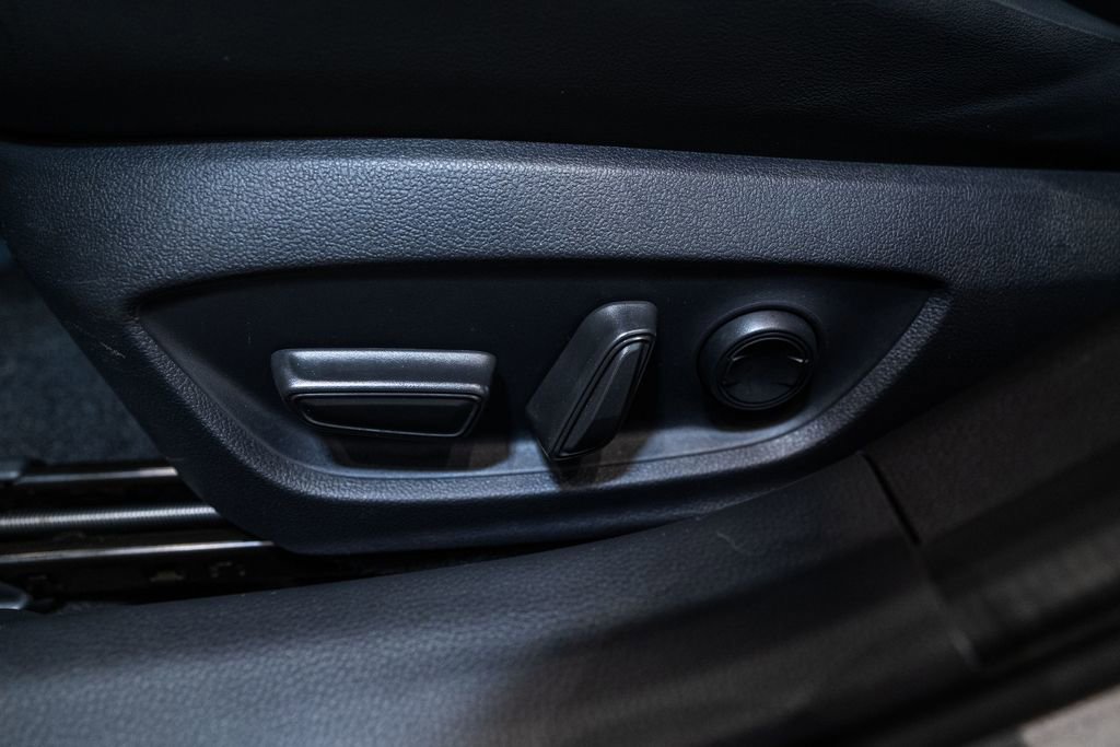 Certified 2025 Toyota Prius XLE image 16