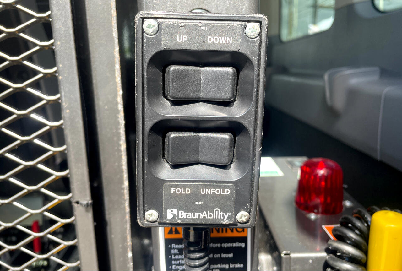 Used 2018 Ford Transit 350 XL image 21