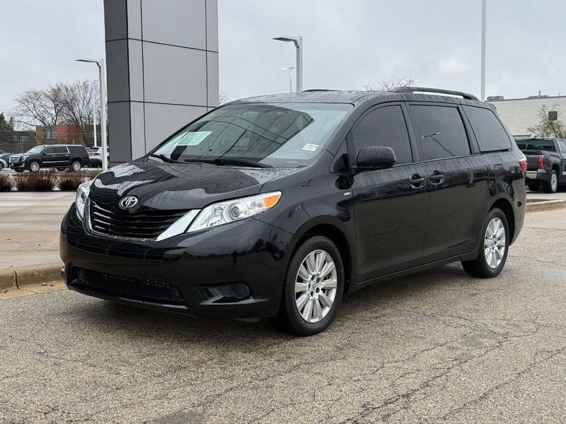 Used 2017 Toyota Sienna LE image 7