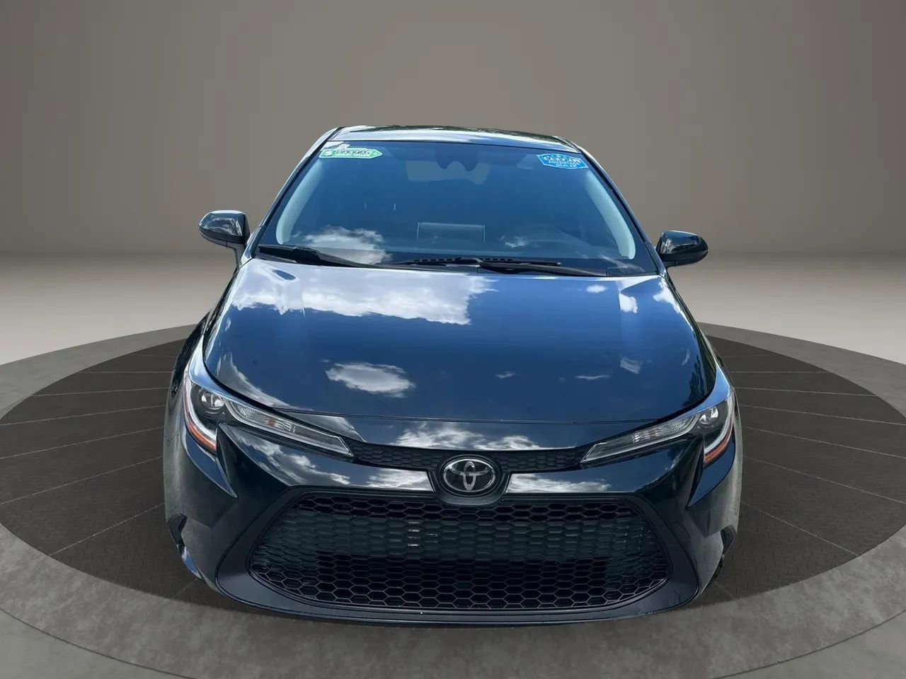 Used 2021 Toyota Corolla LE FWD image 2