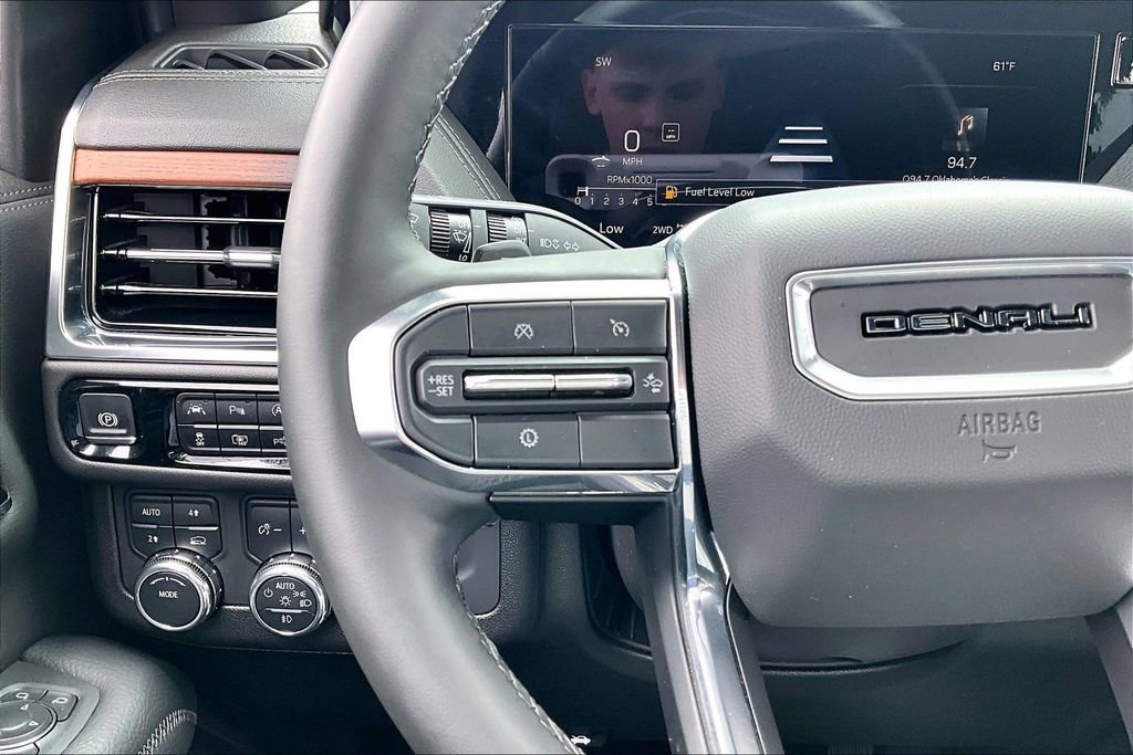 Used 2025 GMC Yukon XL Denali AWD/4WD image 19
