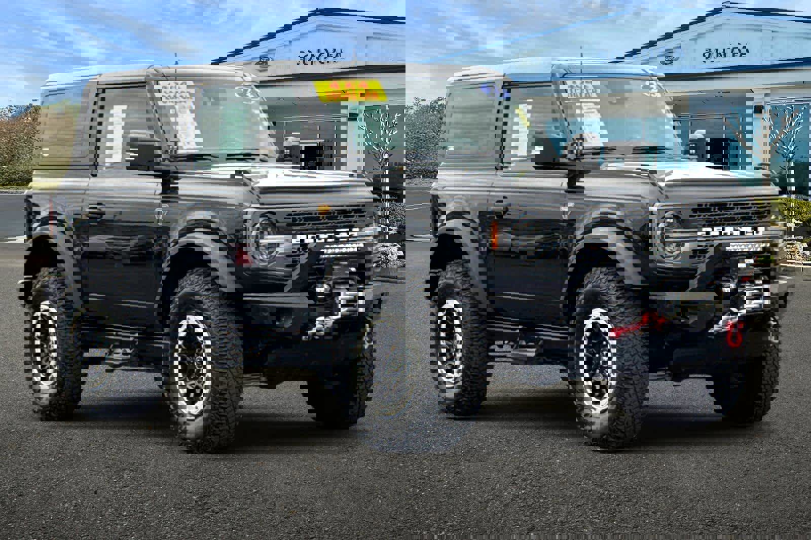 Used 2023 Ford Bronco Badlands image 2