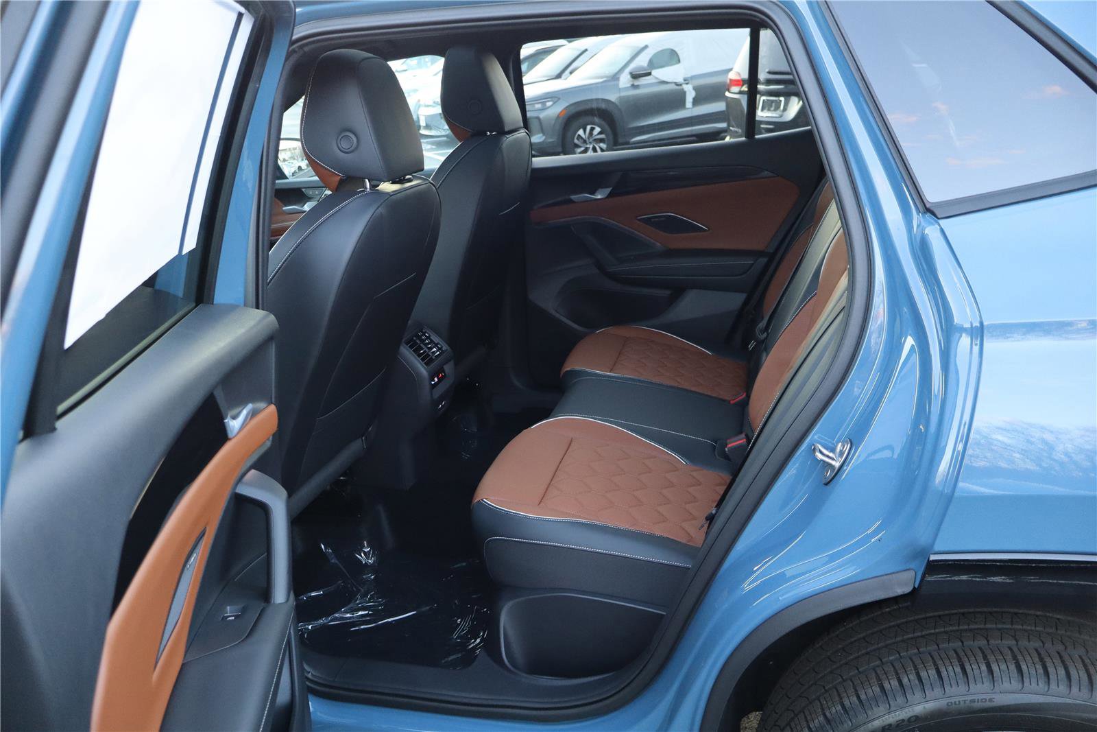 New 2026 Volkswagen Tiguan SEL R-Line image 25