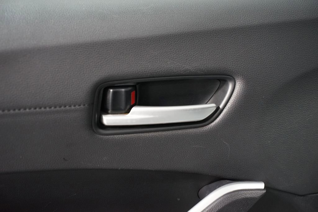 Used 2024 Toyota Corolla Cross XLE image 31