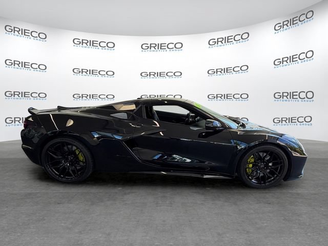 Used 2023 Chevrolet Corvette Z06 w/ Stealth Interior Trim Package RWD image 8