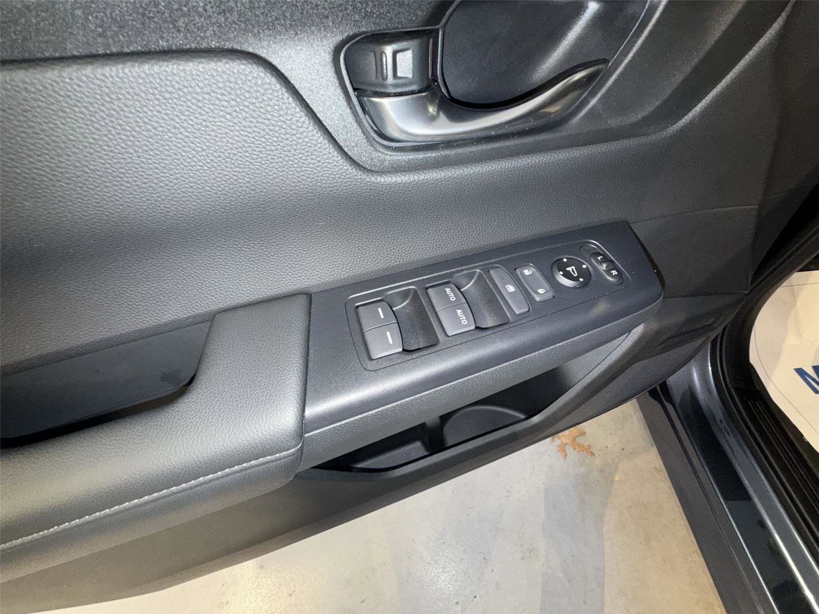 Certified 2025 Honda CR-V EX image 15