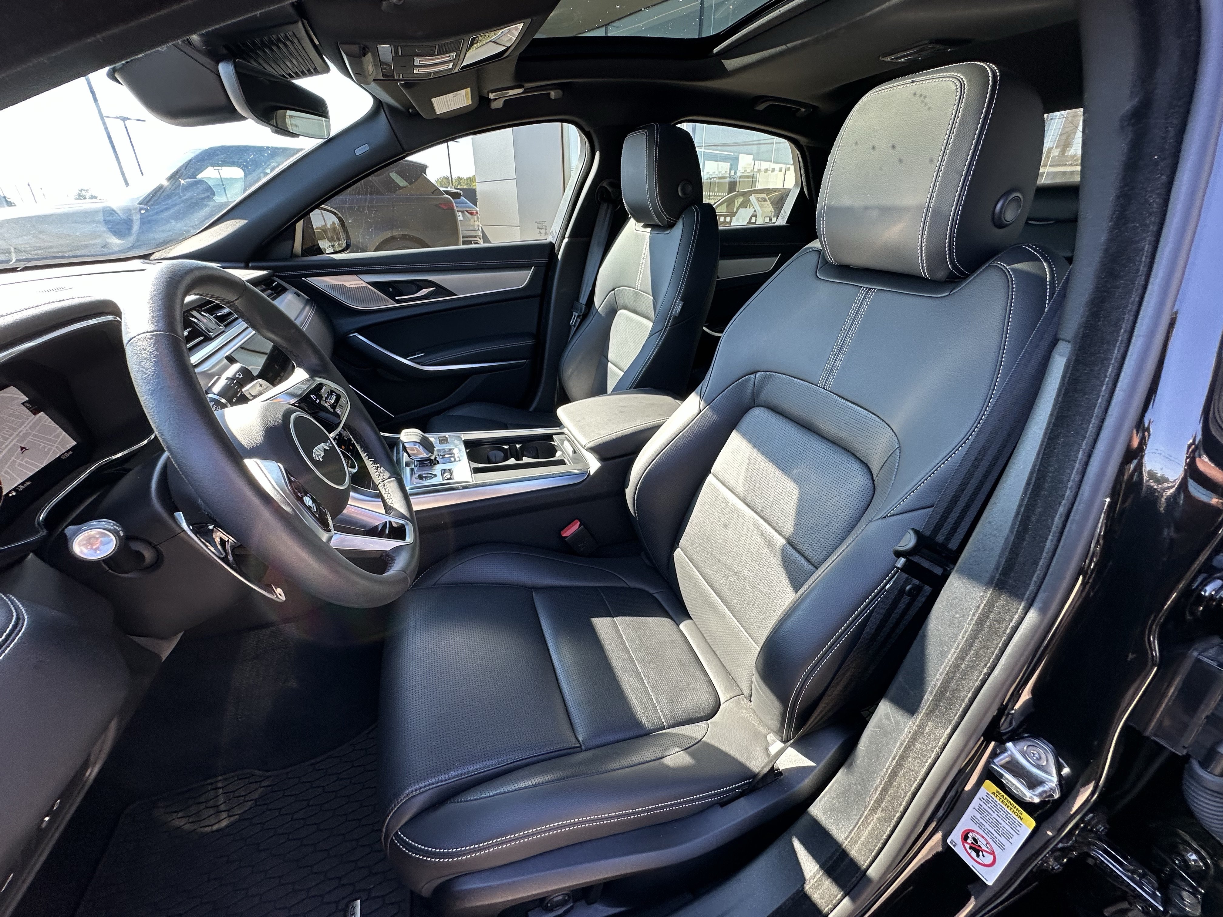 Certified 2024 Jaguar XF R-Dynamic SE AWD/4WD image 15