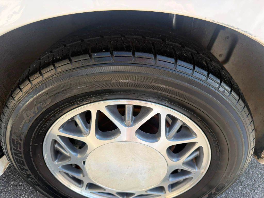 Used 2004 Buick Le Sabre Custom FWD image 25