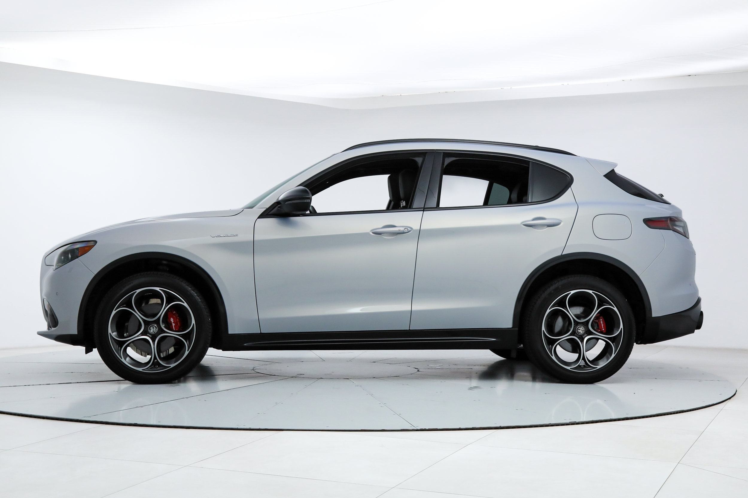 New 2025 Alfa Romeo Stelvio Sprint w/ Veloce Package AWD/4WD image 2