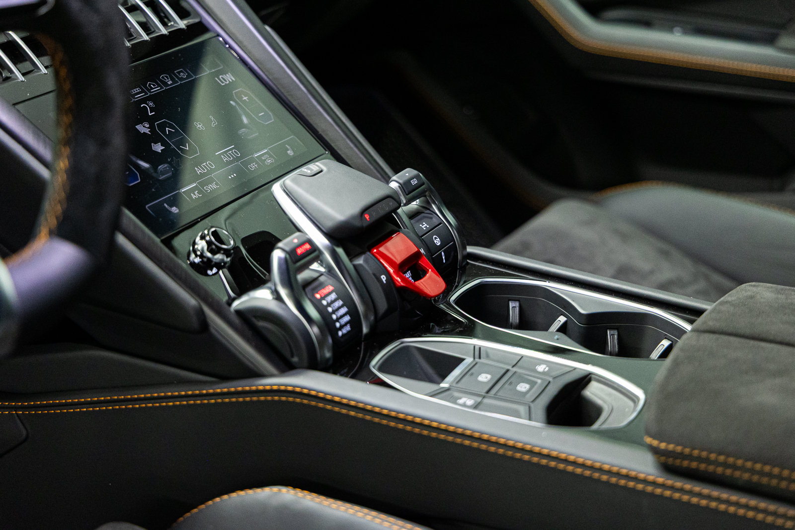 Used 2022 Lamborghini Urus AWD/4WD image 35