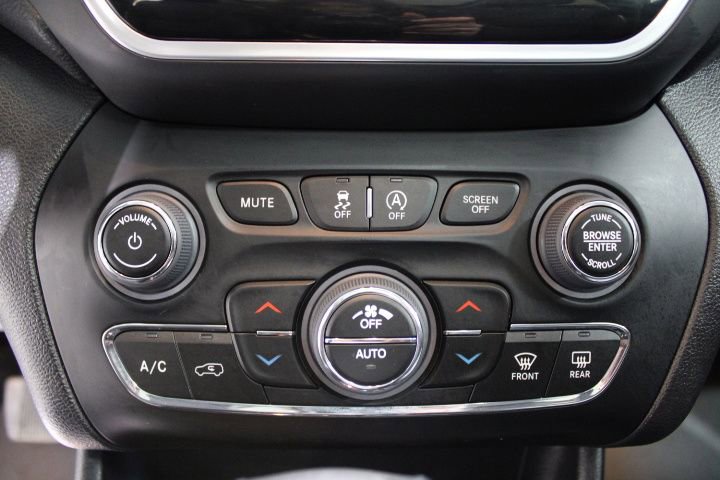 Used 2022 Jeep Cherokee Limited image 38