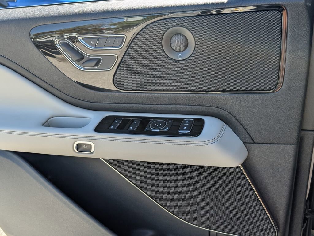 Used 2025 Lincoln Aviator Reserve w/ Illumination Package image 27