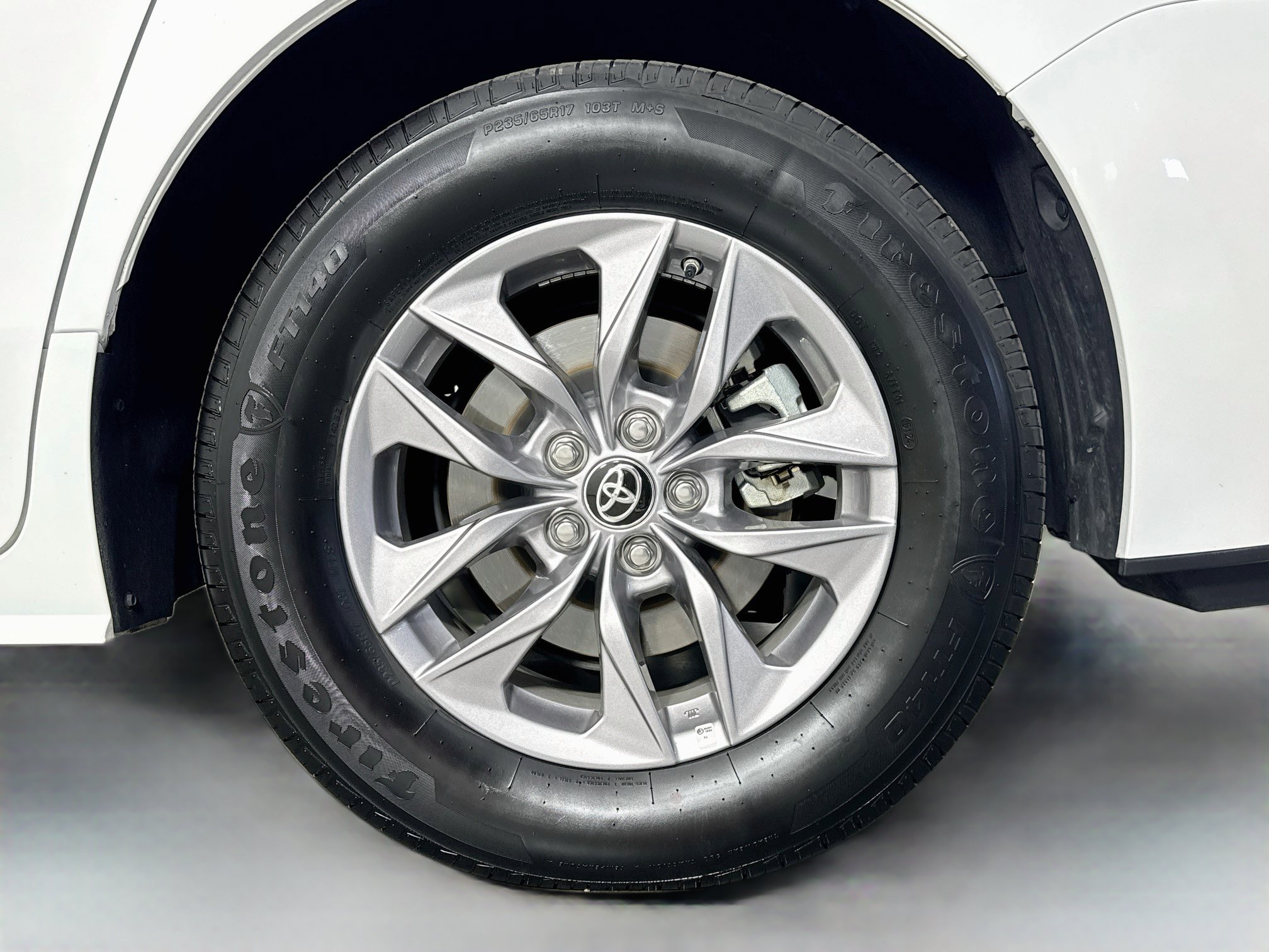 Certified 2025 Toyota Sienna LE FWD image 31