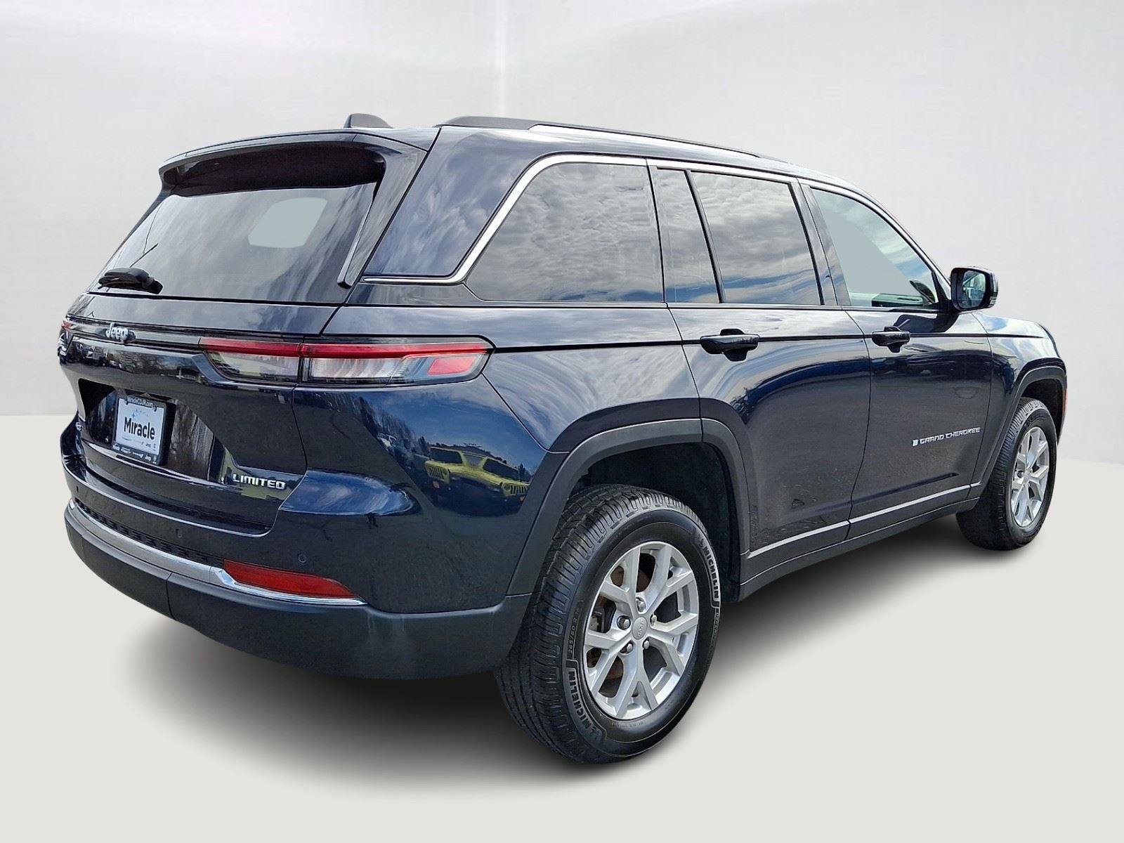 Used 2023 Jeep Grand Cherokee Limited AWD/4WD image 7
