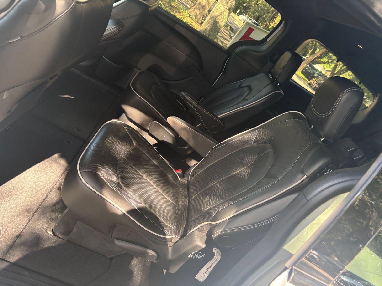 Used 2025 Chrysler Pacifica Limited FWD image 43