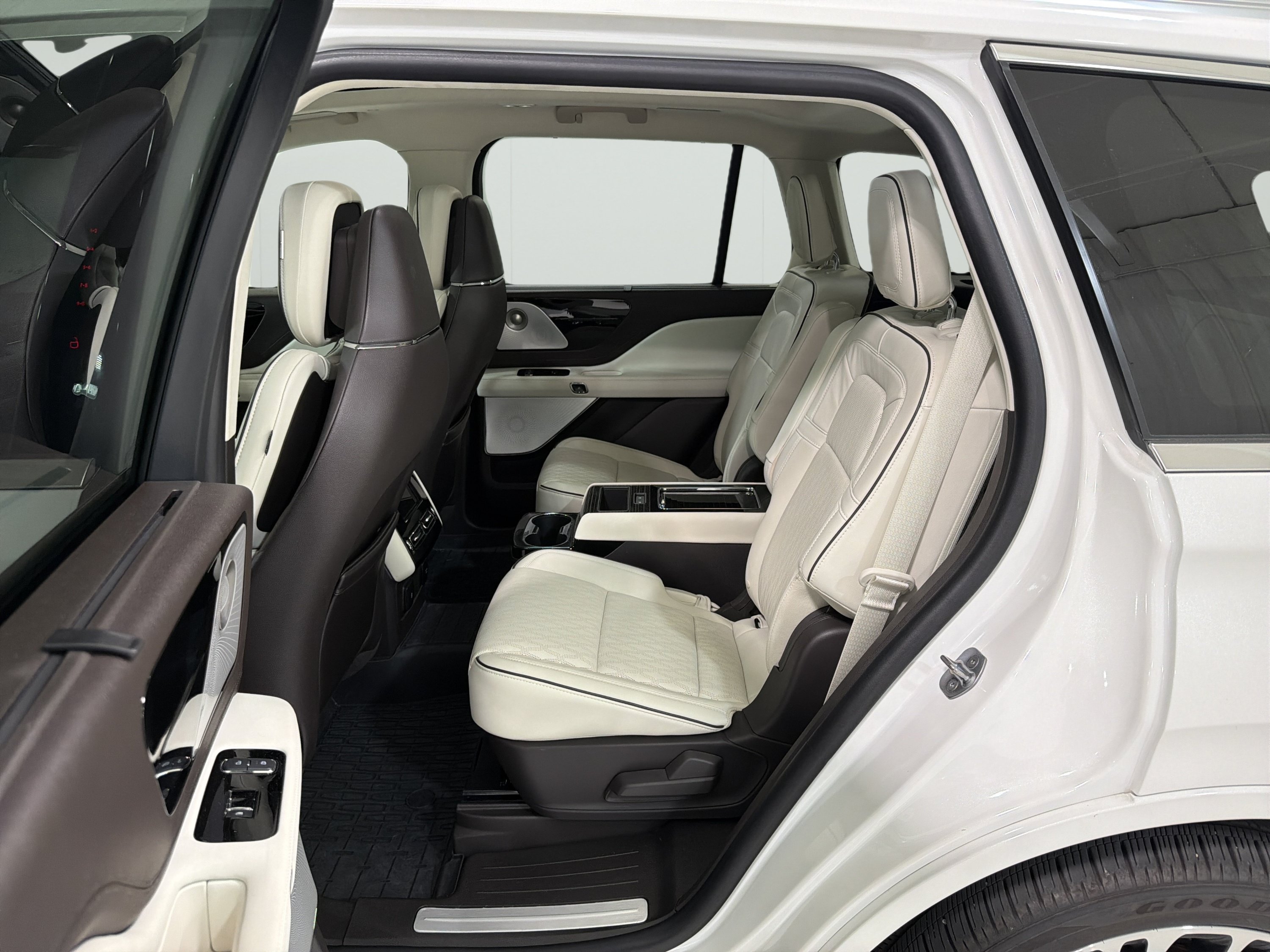Used 2024 Lincoln Aviator Black Label w/ Dynamic Handling Package AWD/4WD image 12