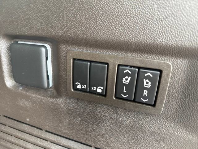 Used 2021 GMC Yukon SLT w/ Rear Media and Nav Package image 9