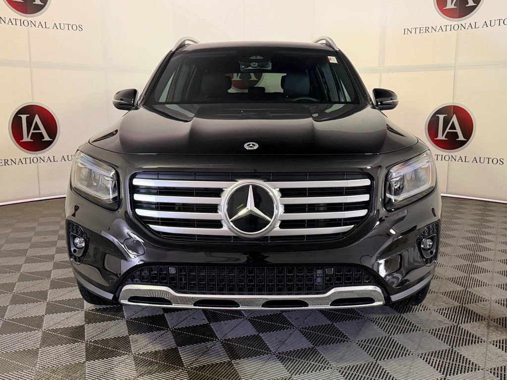 Used 2026 Mercedes-Benz GLB 250 4MATIC image 2
