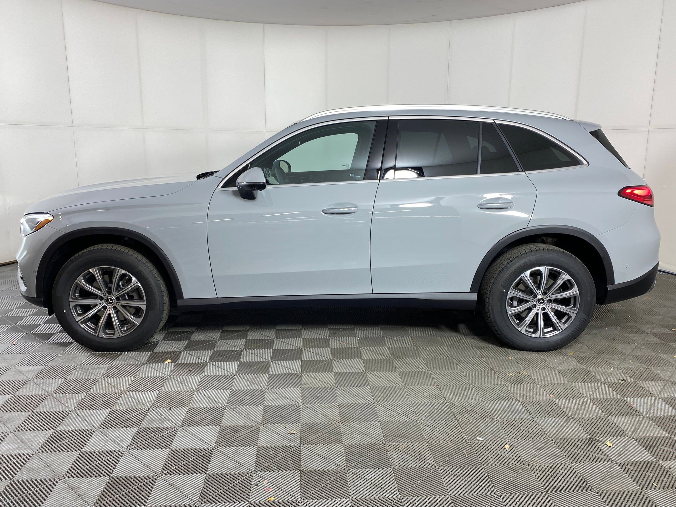 Used 2026 Mercedes-Benz GLC 300 4MATIC image 2