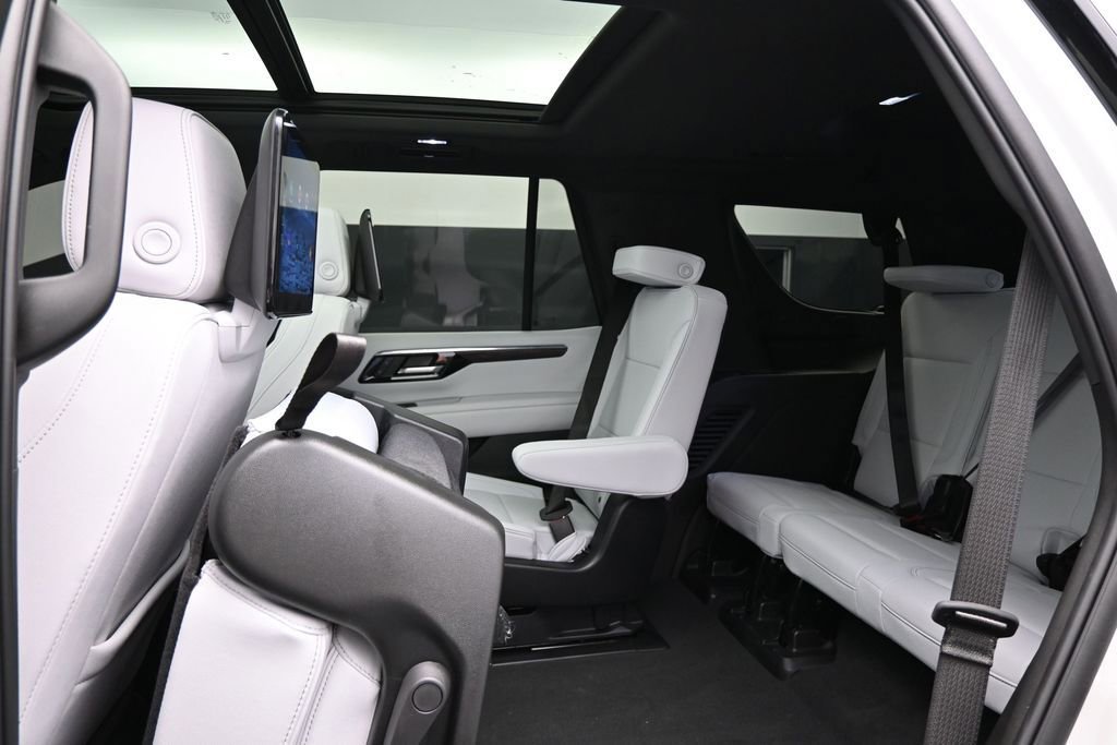Used 2025 Chevrolet Tahoe Premier AWD/4WD image 32