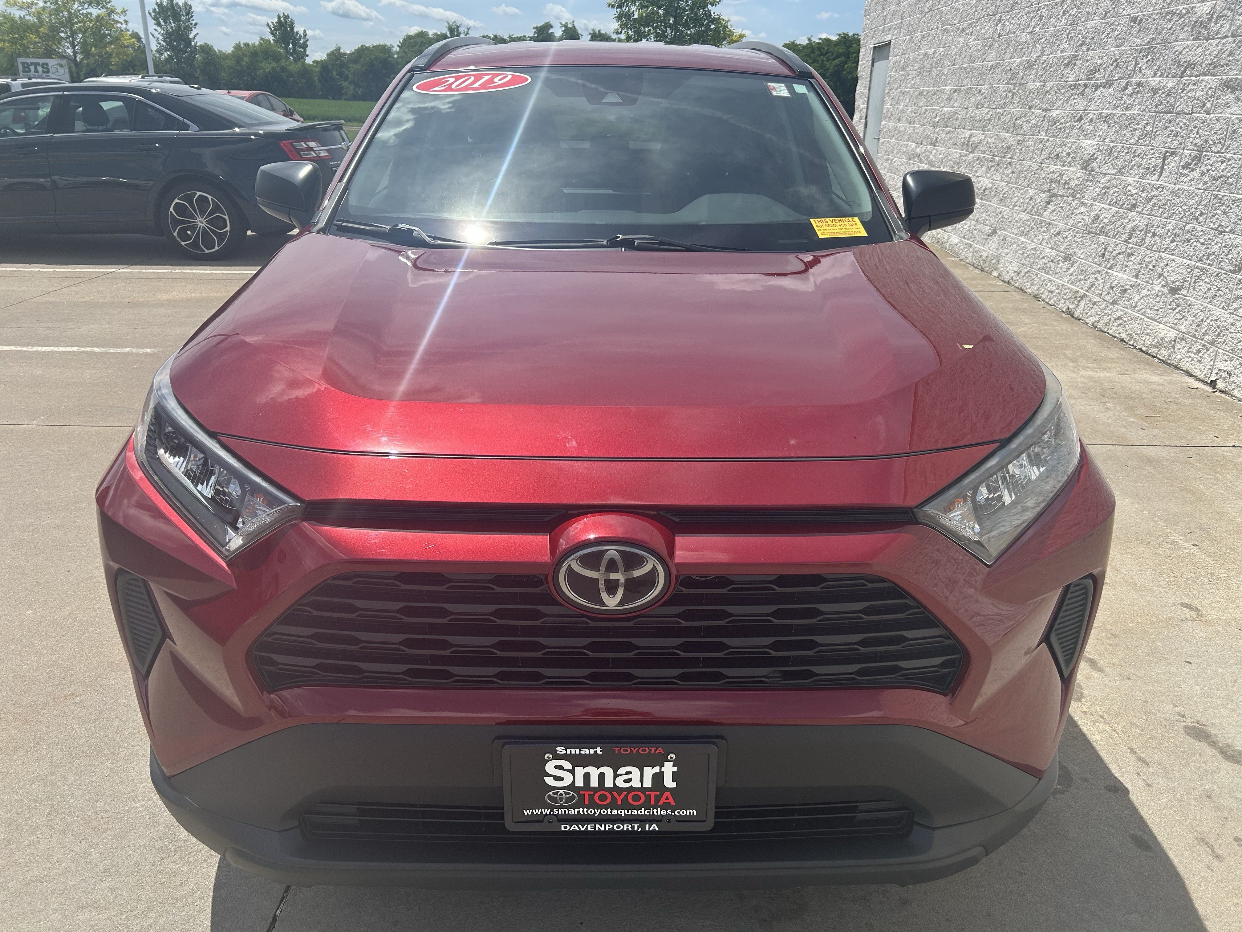 Used 2019 Toyota RAV4 LE AWD/4WD image 2