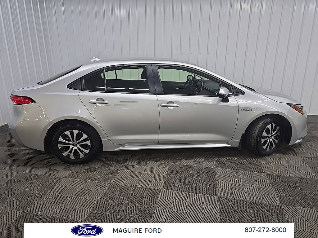 Used 2021 Toyota Corolla LE FWD image 2