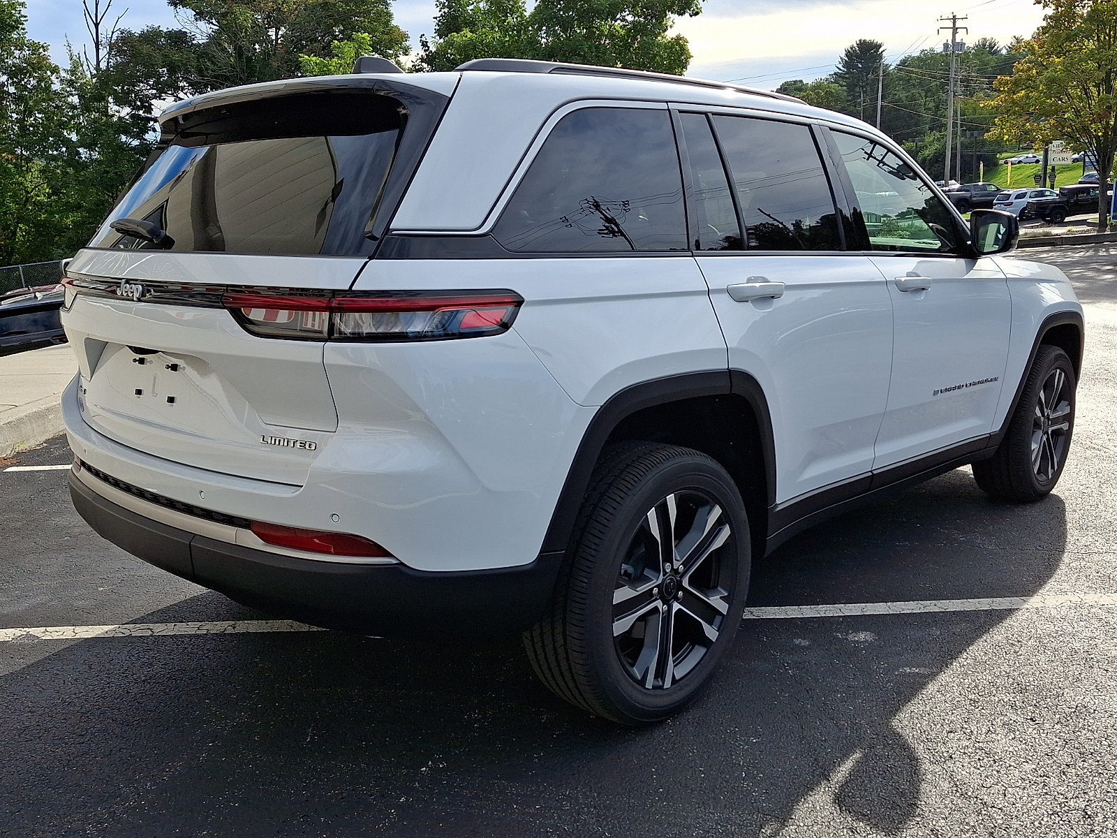 New 2027 Jeep Grand Cherokee Limited AWD/4WD image 3