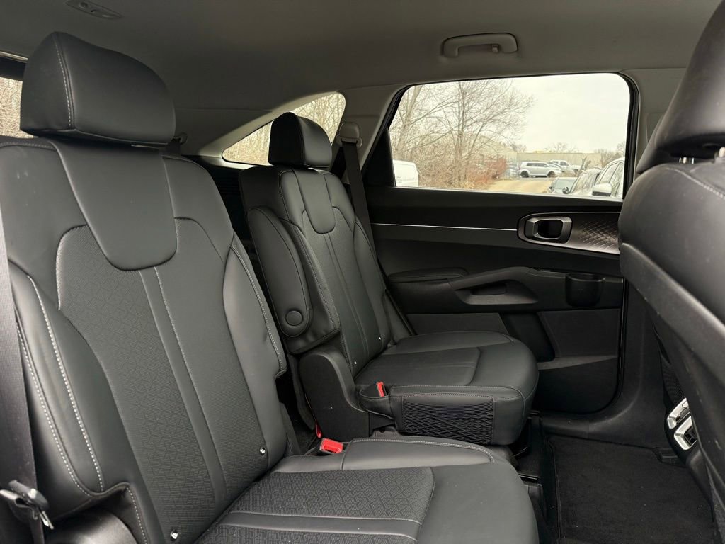Certified 2023 Kia Sorento EX image 17