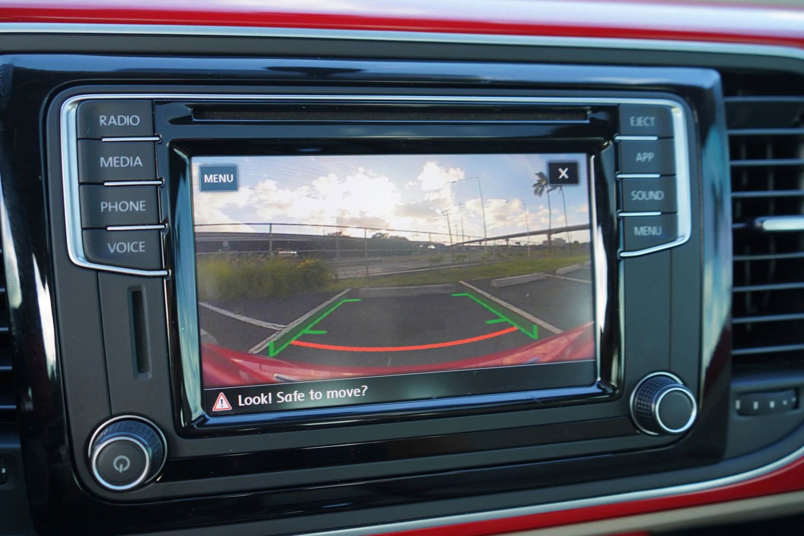 Used 2019 Volkswagen Beetle 2.0T SE image 25