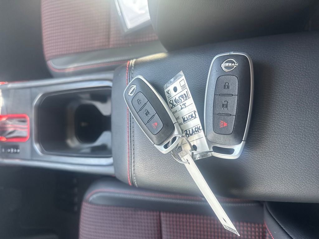 Used 2025 Nissan Kicks SR FWD image 27