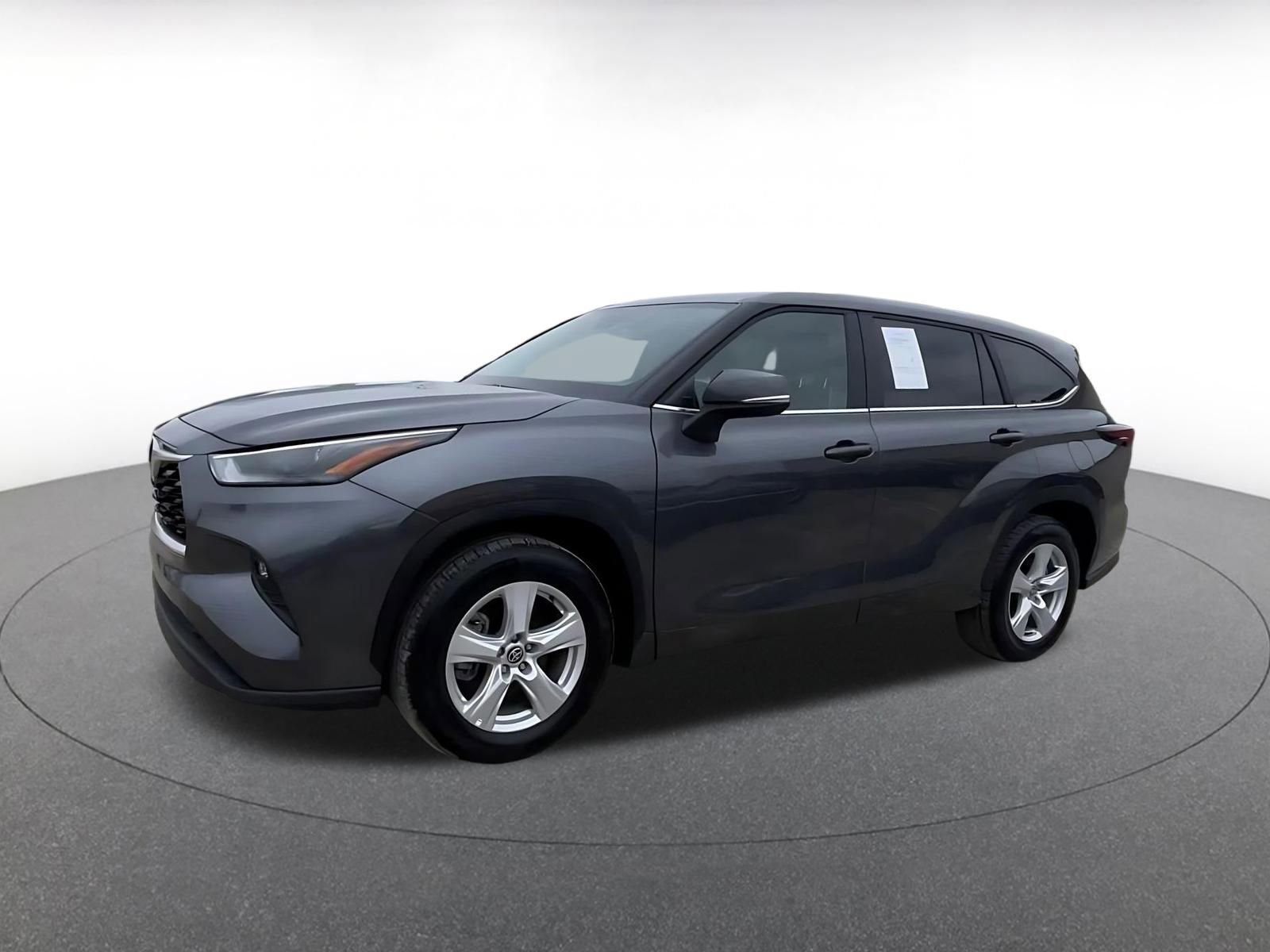 Used 2025 Toyota Highlander LE image 8