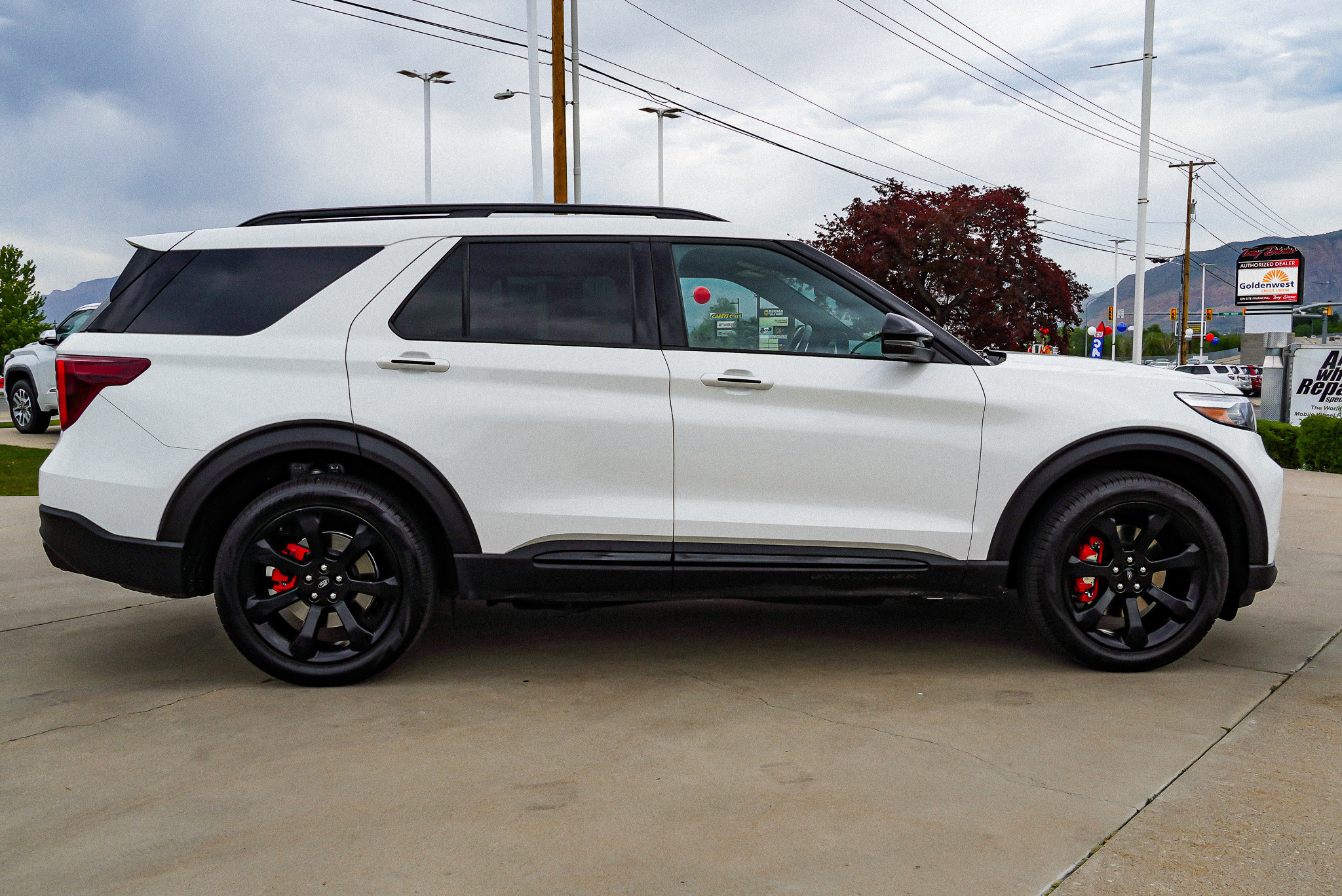 Used 2024 Ford Explorer ST w/ Equipment Group 401A AWD/4WD image 9