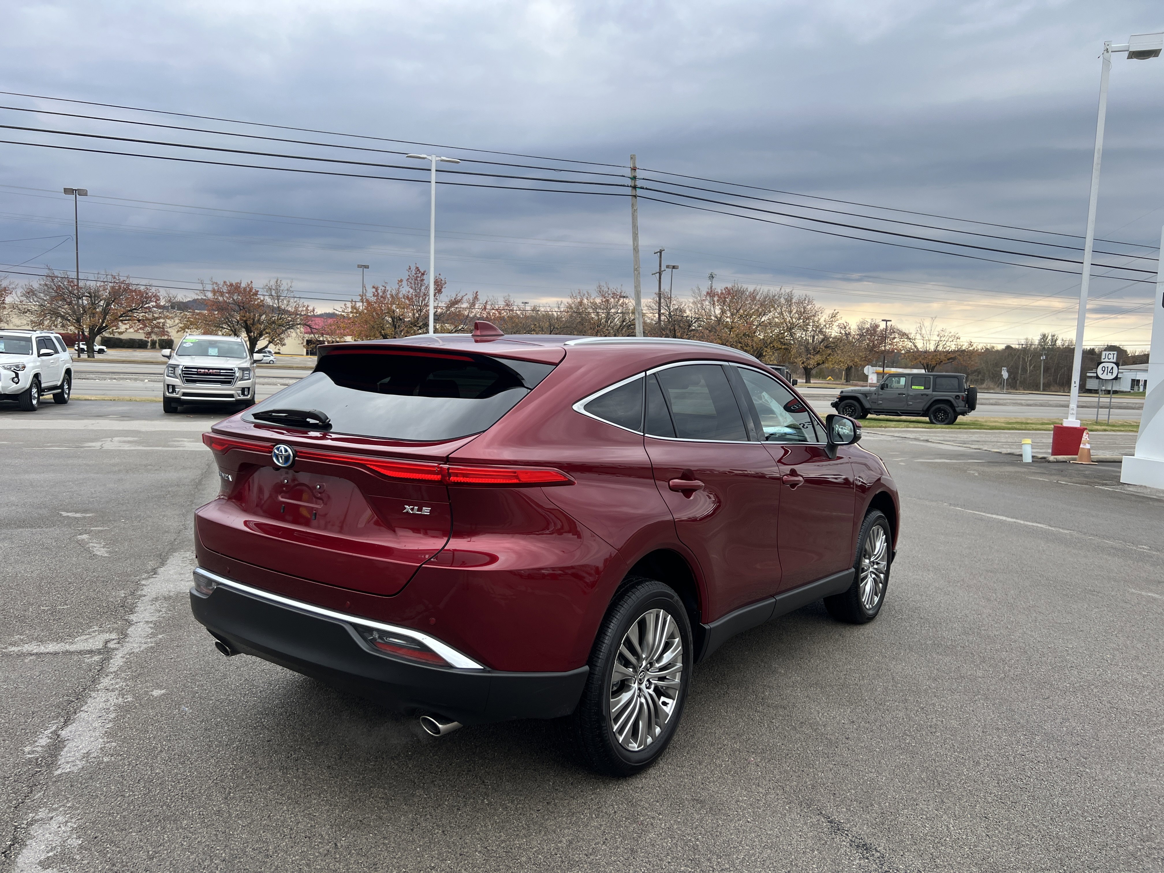 Certified 2024 Toyota Venza XLE image 9