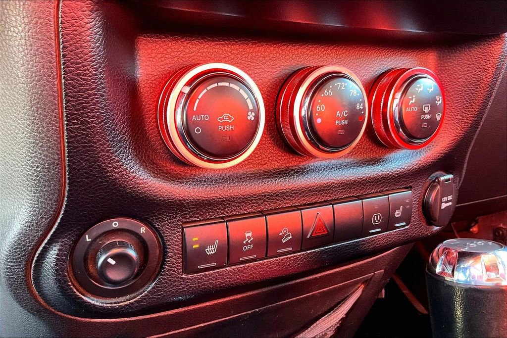 Used 2013 Jeep Wrangler Rubicon w/ PWR Convenience Group image 32