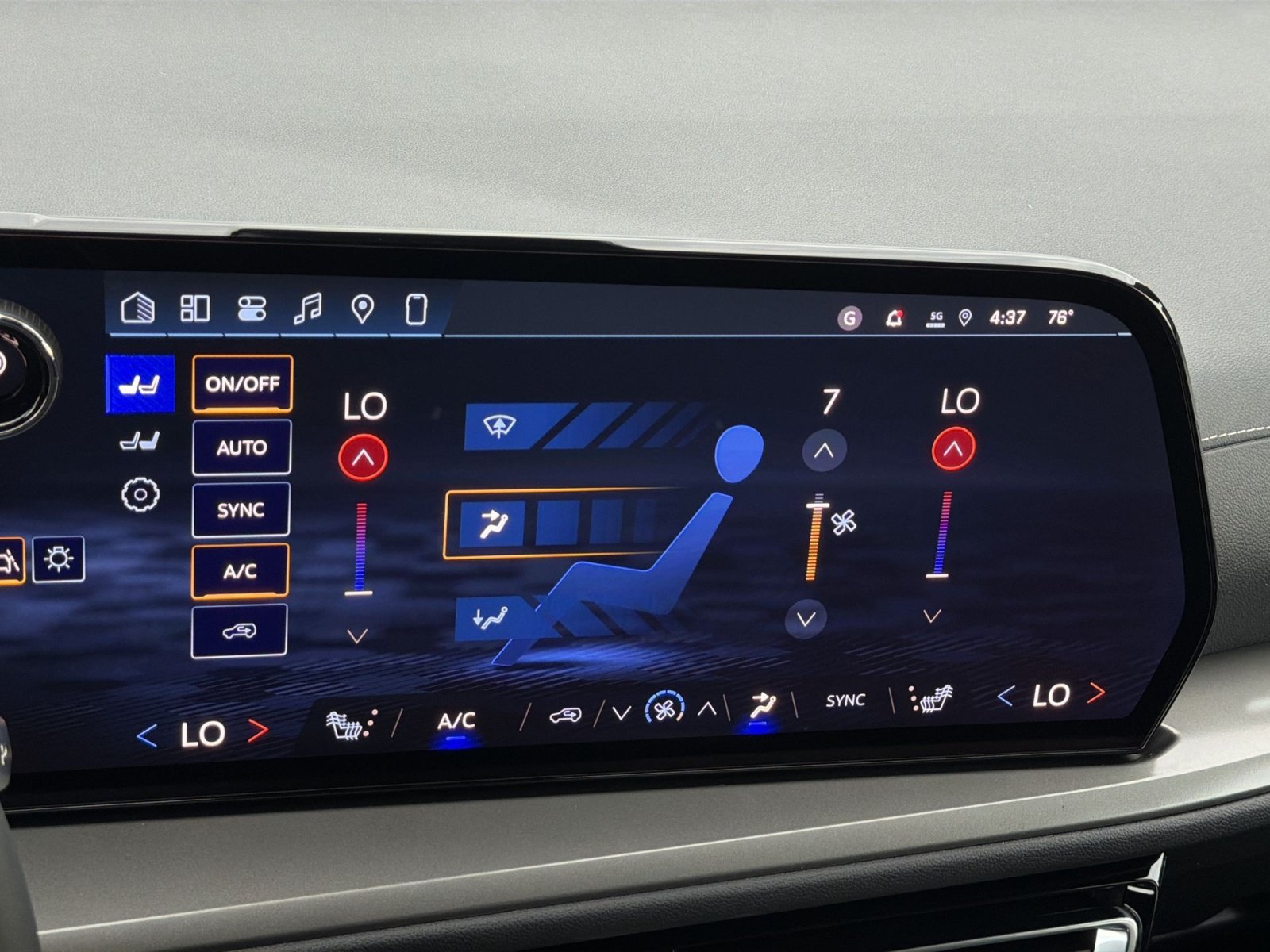 New 2027 Chevrolet Traverse LT w/ Midnight/Sport Edition FWD image 21