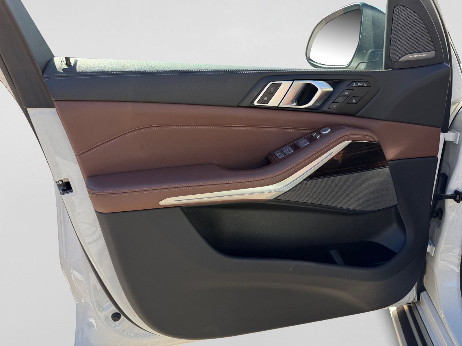 Used 2024 BMW X7 xDrive40i w/ Premium Package AWD/4WD image 12