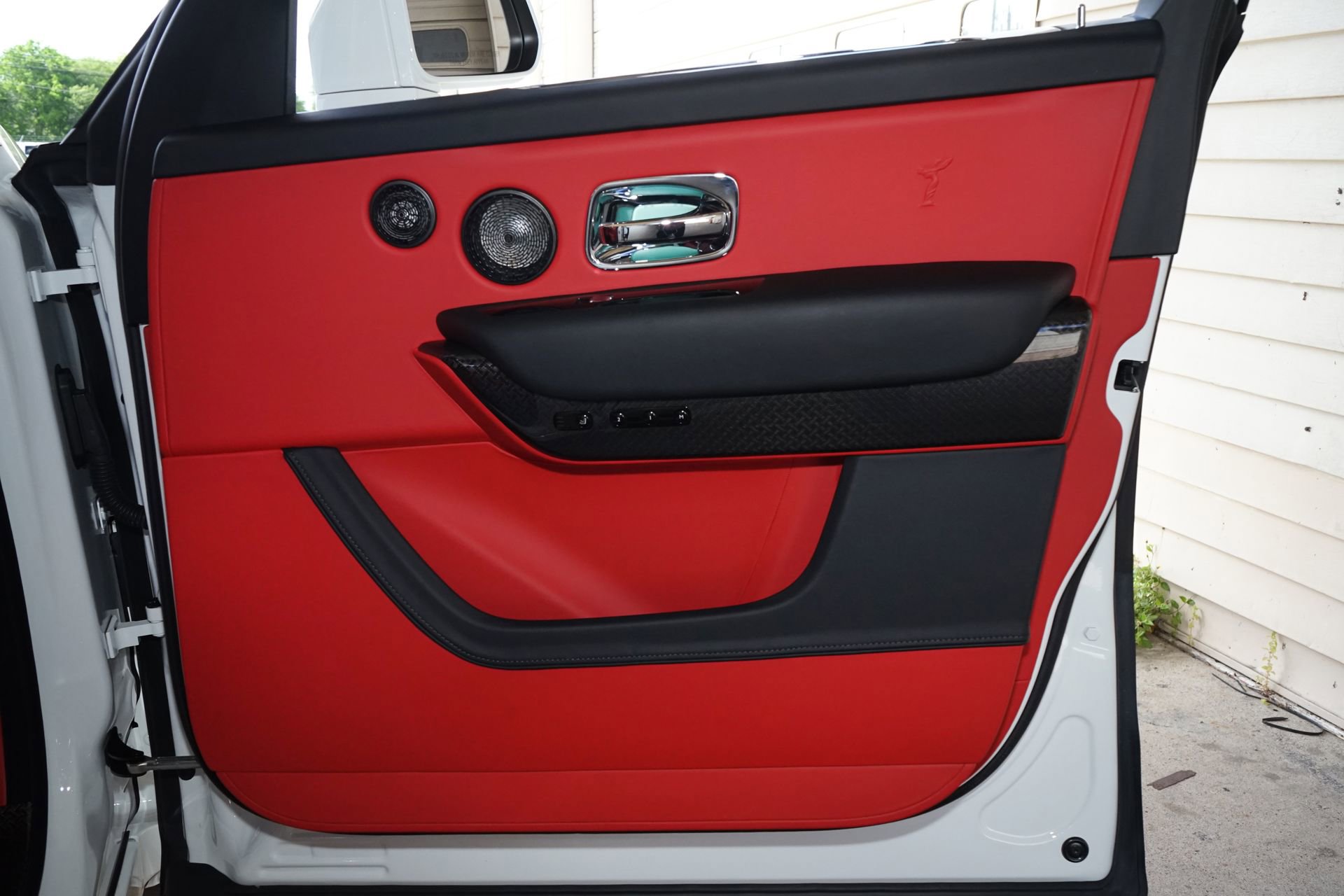 Used 2025 Rolls-Royce Cullinan Black Badge w/ Leather Finishing Pack image 37