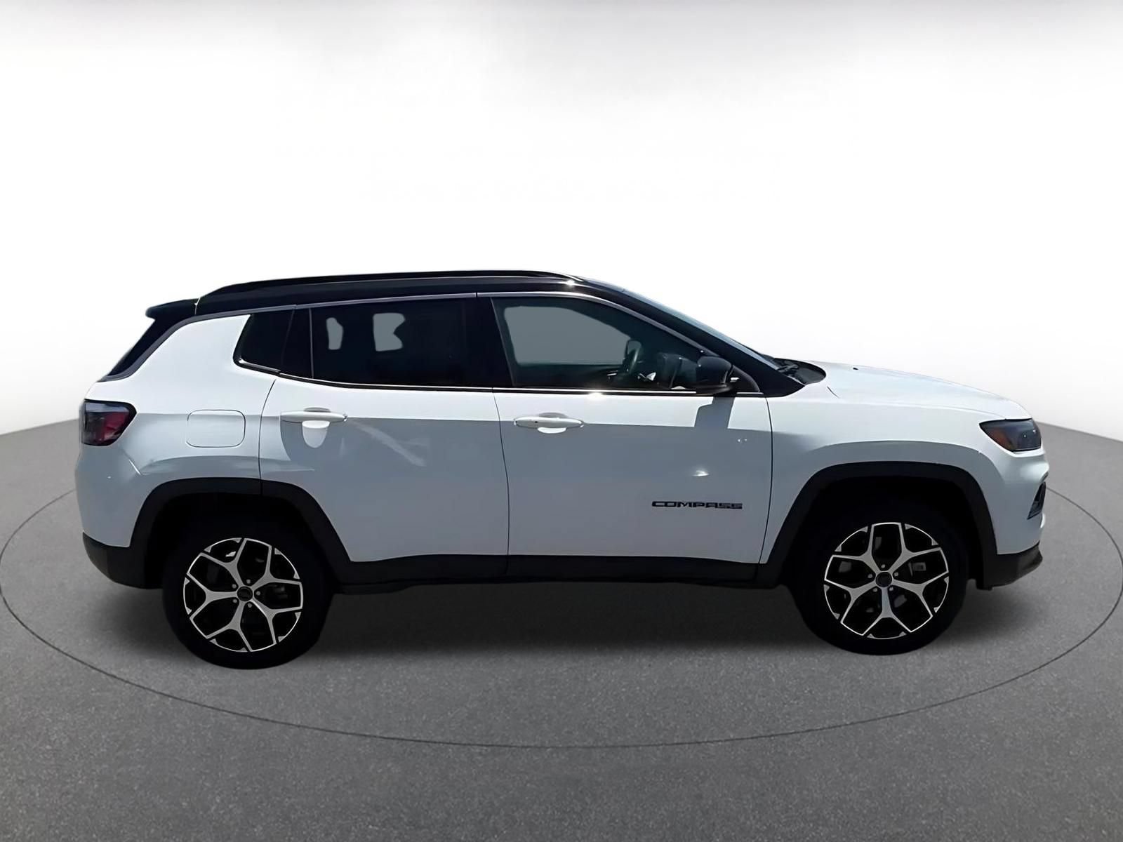Used 2025 Jeep Compass Limited AWD/4WD image 12