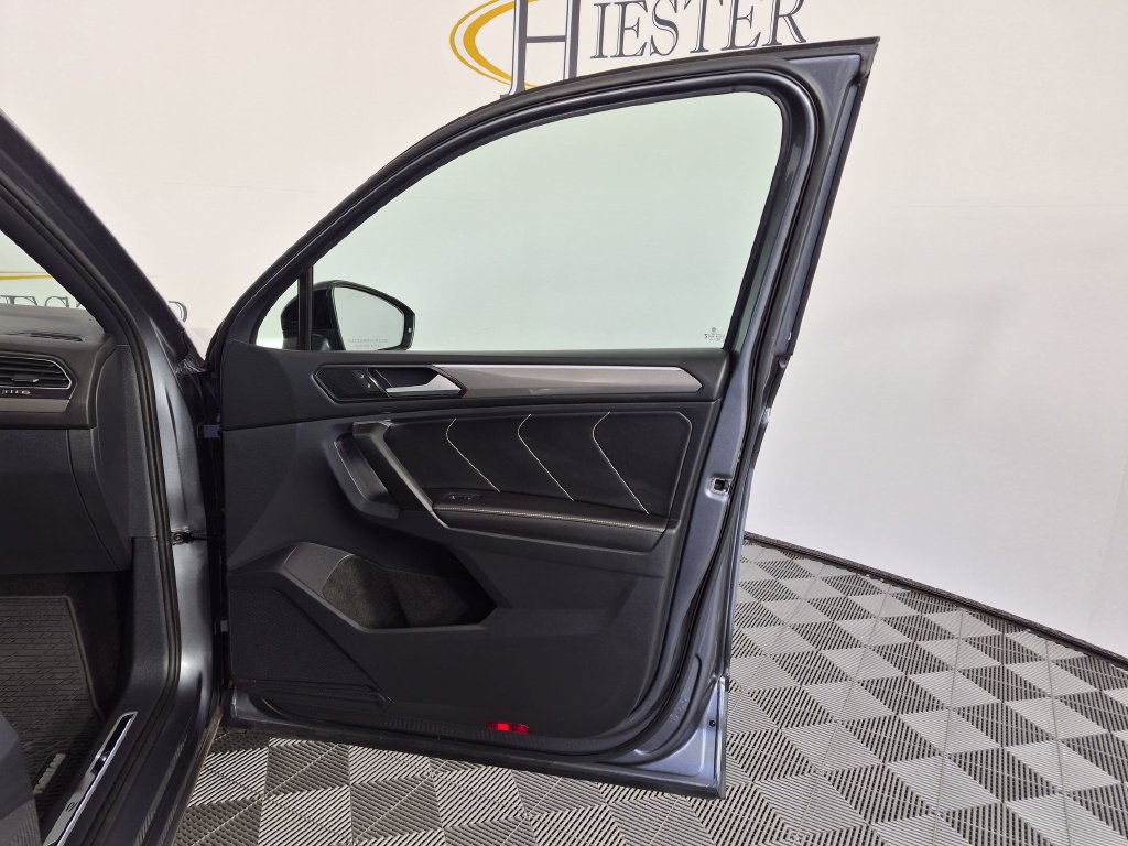 Used 2023 Volkswagen Tiguan SE R-Line FWD image 34