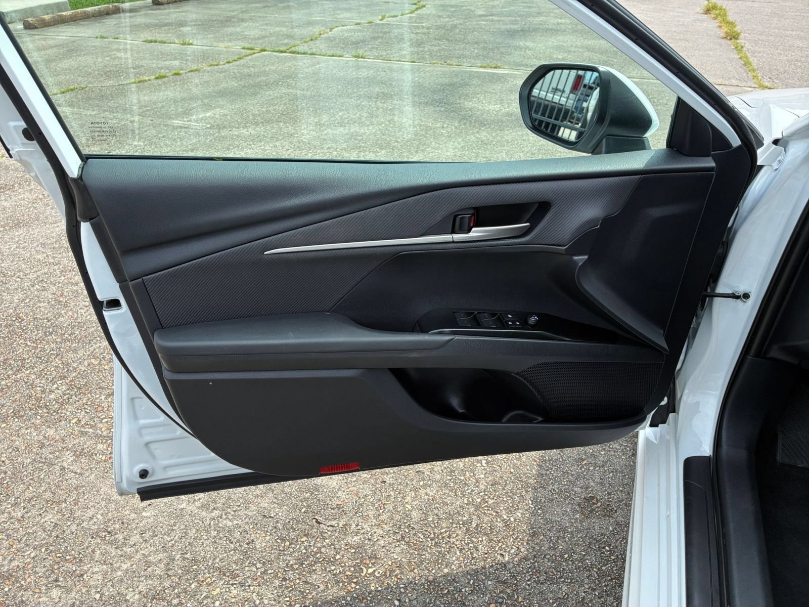 Used 2026 Toyota Camry SE FWD image 15