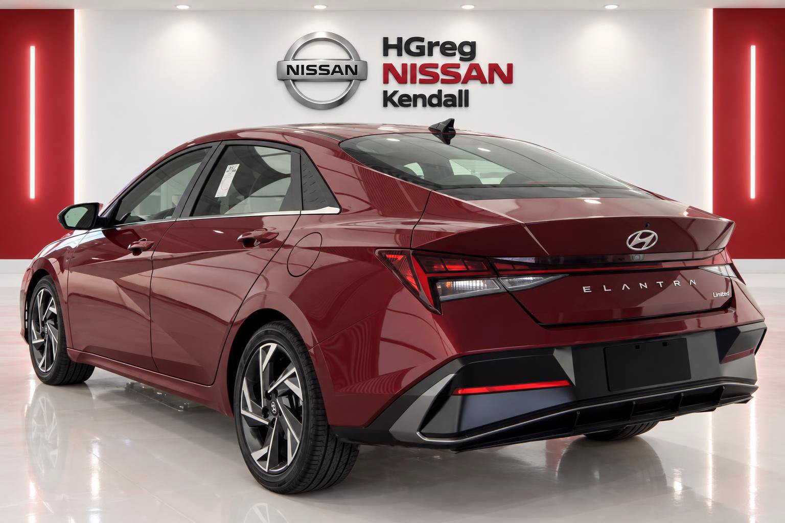 Used 2025 Hyundai Elantra Limited FWD image 2