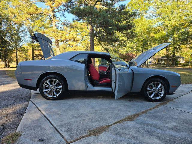 Used 2021 Dodge Challenger SXT image 30