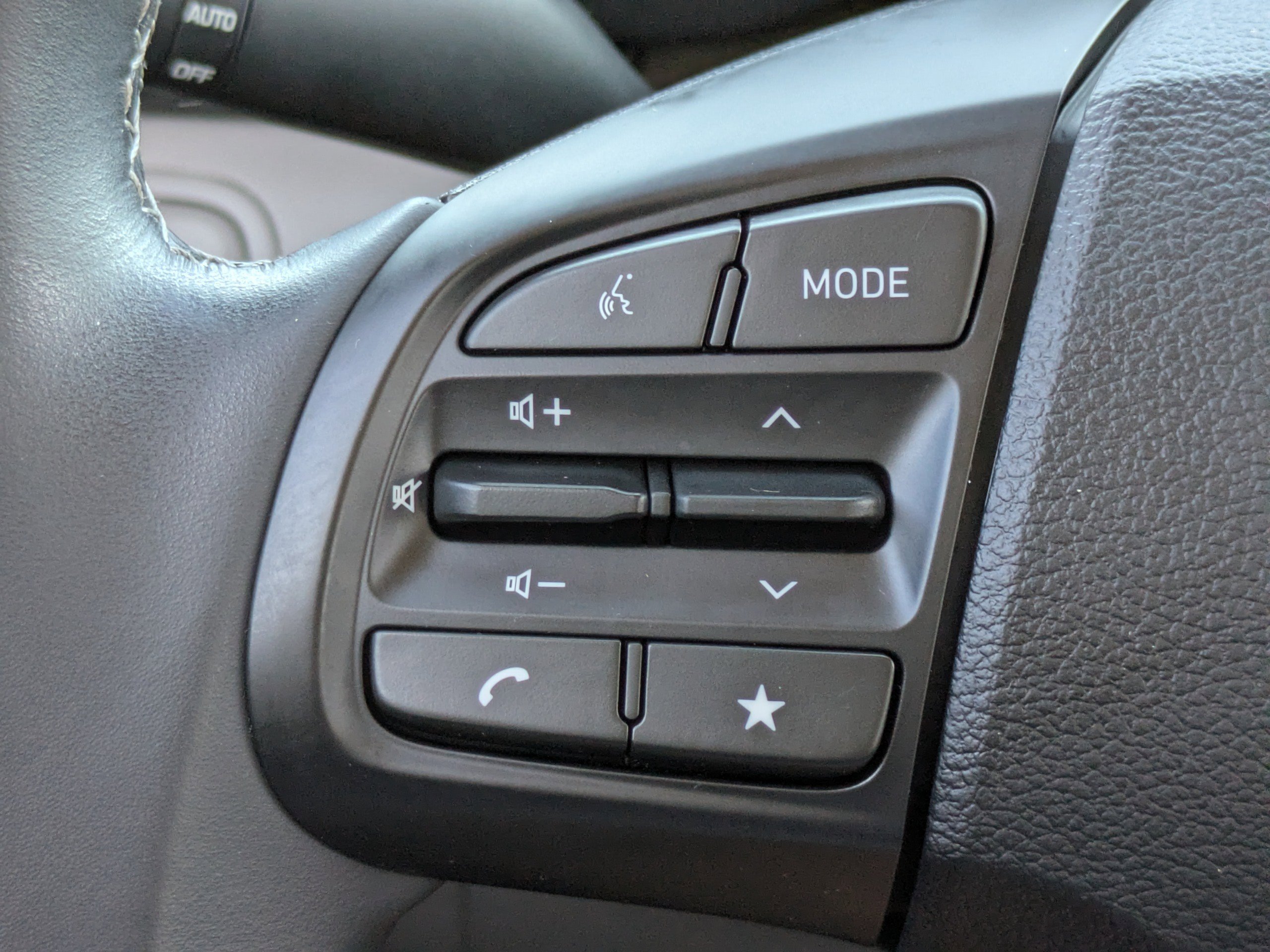 Used 2024 Hyundai Venue SEL image 30